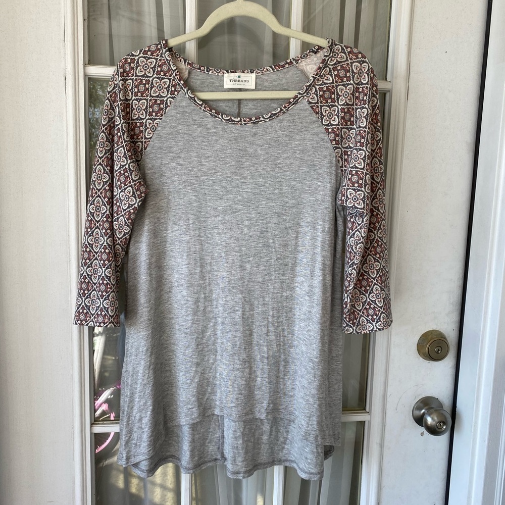 Theee quarter sleeved flowy top
